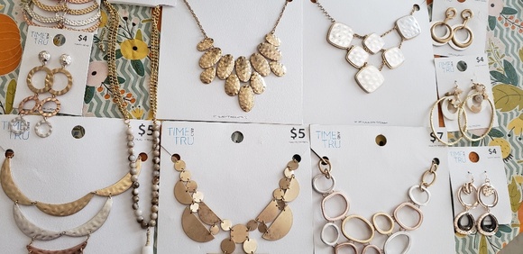 Jewelry - Huge jewlery lot bnwt